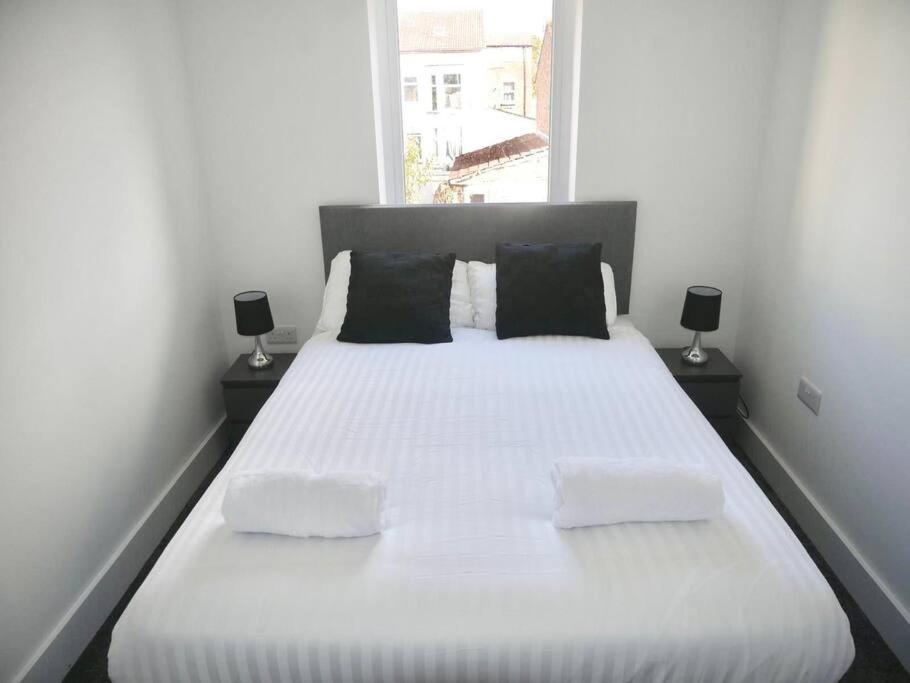 Spacious 4-Bed Semi-Detached Home With Garden Liverpool Exterior foto